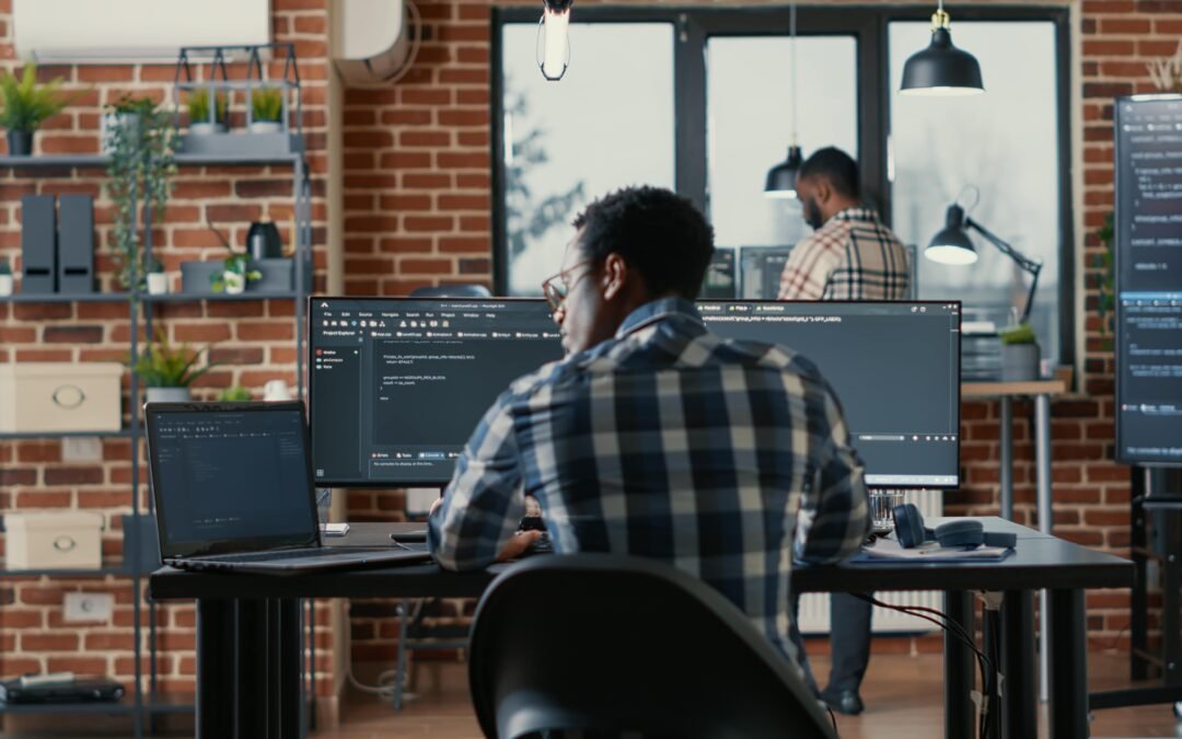 Cómo el software ERP ayuda a tu empresa a cumplir con las regulaciones laborales